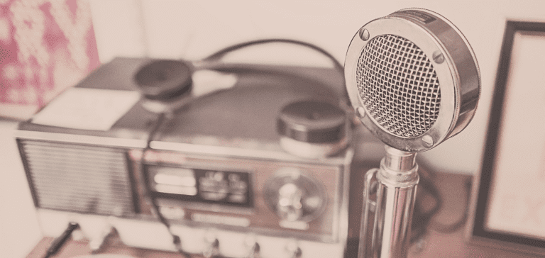 Detrás del micrófono: Entrevista con la voz más popular de la radio local